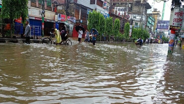 ফেনীতে রেকর্ড ৪৪১ মিলিমিটার বৃষ্টি, মুহুরী নদীর বাঁধে ভাঙন