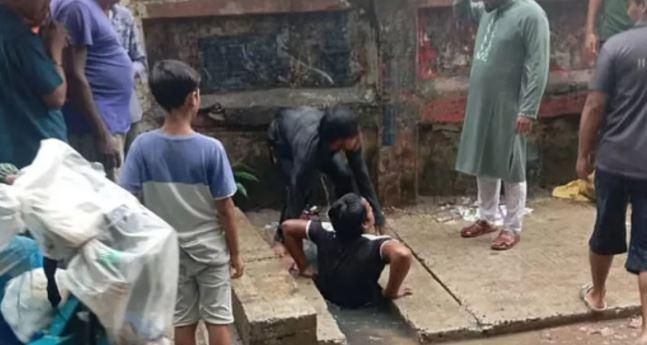 চট্টগ্রামে উন্মুক্ত নালায় পড়ে প্রাণ গেল আরও এক শিশুর