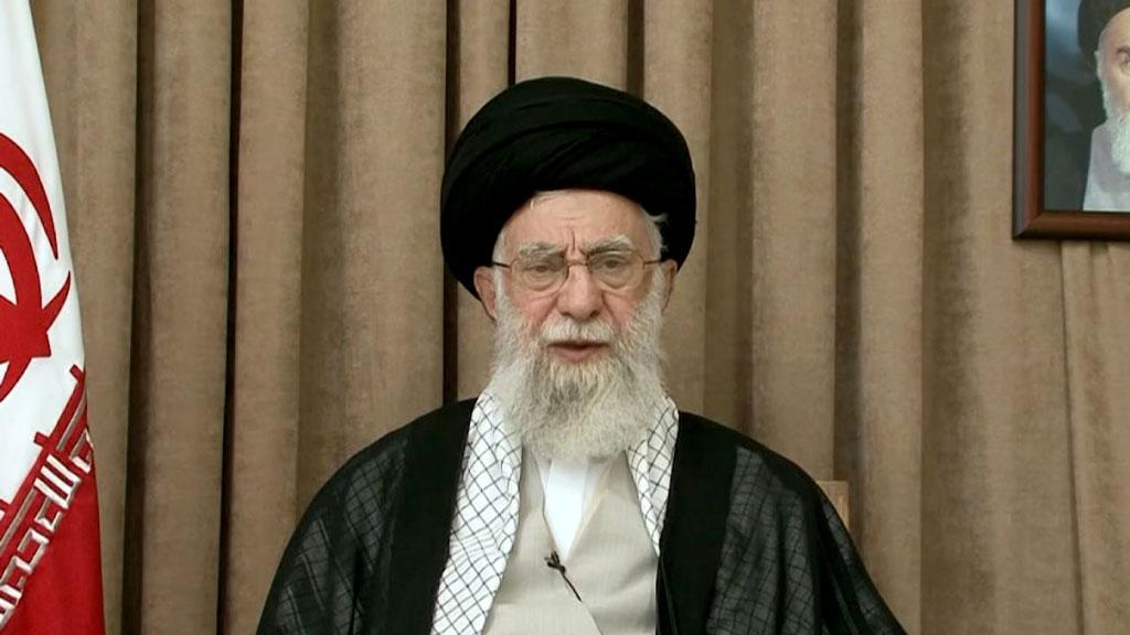 আমেরিকার কাছে ইরান কখনোই মাথা নত করবে না: খামেনি