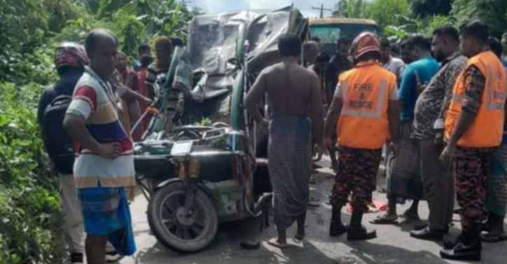 খুলনায় সড়কে প্রাণ ঝরল ৩ জনের