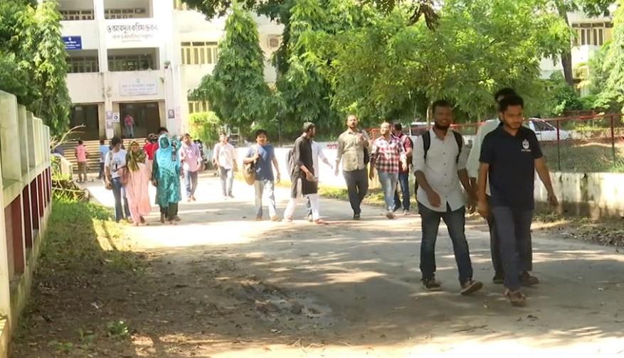 জাকসু নির্বাচনে ভোটগ্রহণ শুরু