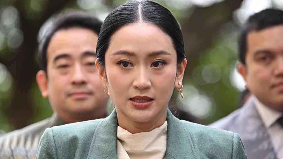 ফোনালাপ ফাঁসে বরখাস্ত থাই প্রধানমন্ত্রী পায়েতংতার্ন