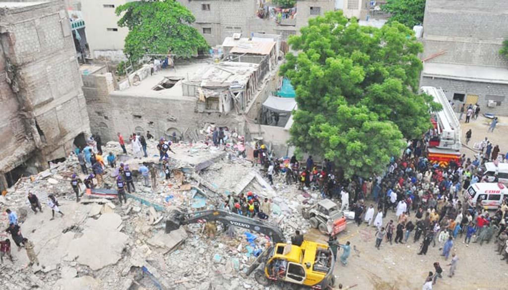পাকিস্তানে পাঁচতলা ভবন ধসে ১৪ জনের মৃত্যু
